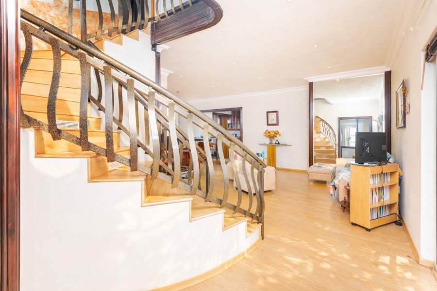 5 Bedroom Property for Sale in Caribbean Beach Club North West